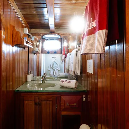 Barca Veliero Caicco Bådhotel Salerno